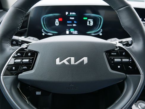 Certified 2023 Kia Niro EX w/ EX Cold Weather Package image 25