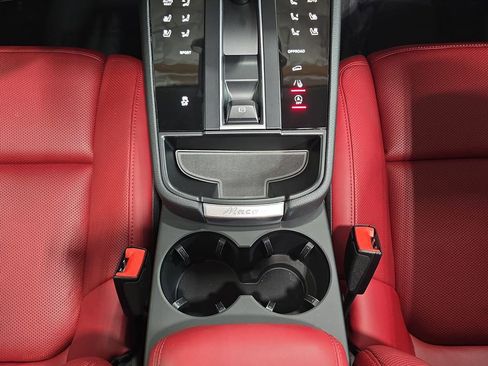Used 2025 Porsche Macan AWD/4WD image 20