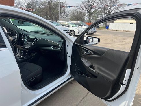 Used 2016 Chevrolet Malibu LT image 18