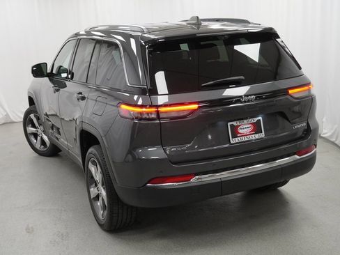 Certified 2022 Jeep Grand Cherokee Limited w/ Luxury Tech Group II image 12