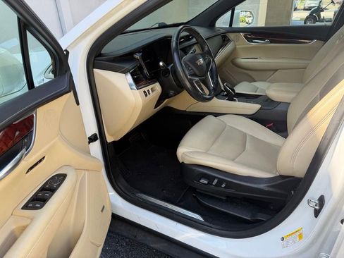 Used 2019 Cadillac XT5 Luxury FWD image 12