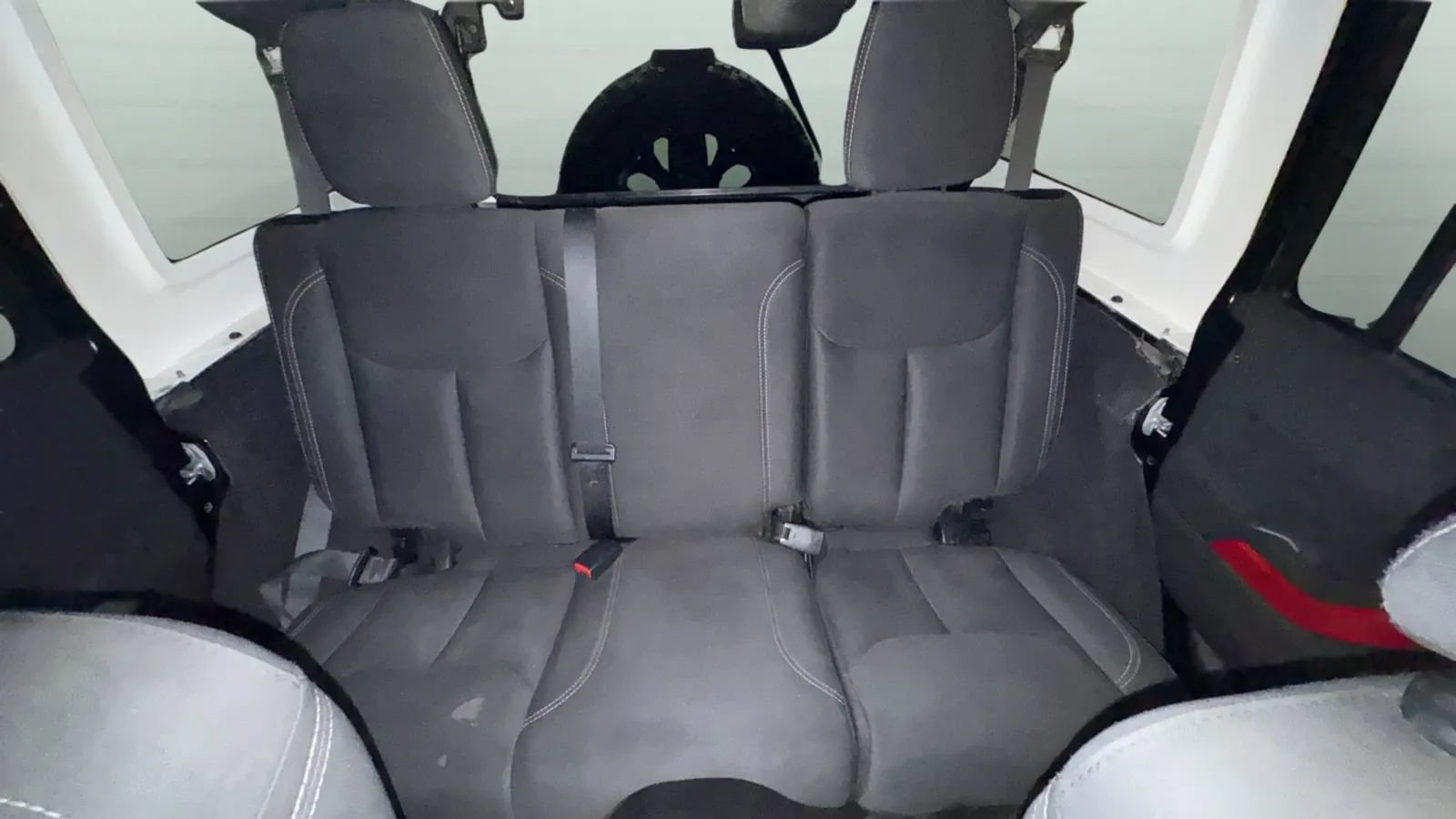 Used 2018 Jeep Wrangler Unlimited Sahara w/ Connectivity Group AWD/4WD image 18