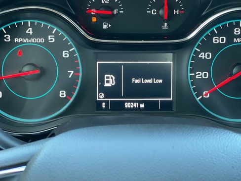 Used 2017 Chevrolet Cruze LS FWD image 24