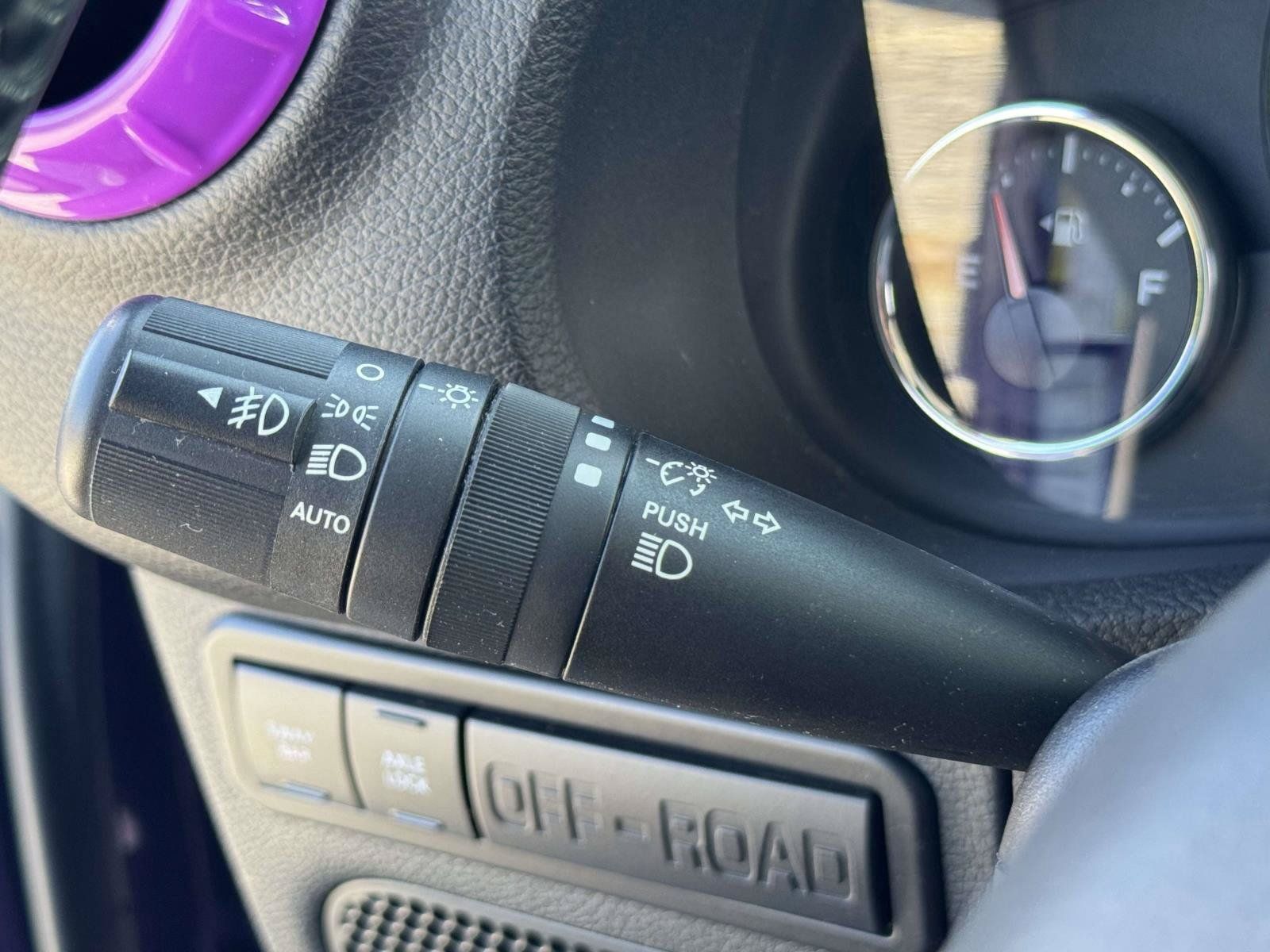 Used 2018 Jeep Wrangler Unlimited Rubicon w/ Connectivity Group AWD/4WD image 11
