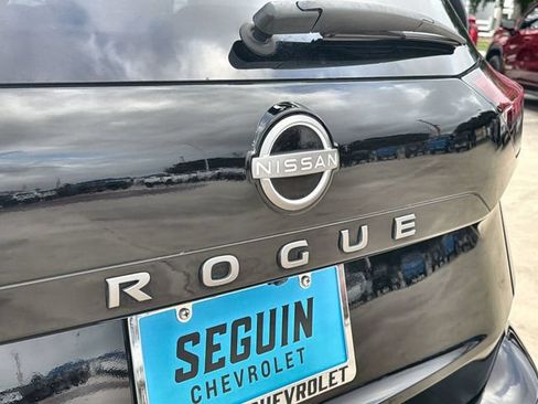 Used 2025 Nissan Rogue SV FWD image 31