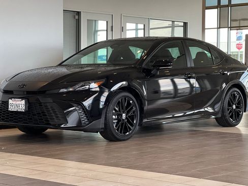 Certified 2025 Toyota Camry SE FWD image 8