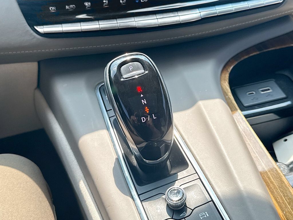 Used 2021 Cadillac Escalade Premium Luxury Platinum AWD/4WD image 17