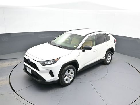 Certified 2020 Toyota RAV4 LE w/ All Weather Liner Package image 32