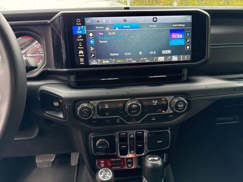 Used 2024 Jeep Wrangler Unlimited Rubicon 4xe image 15