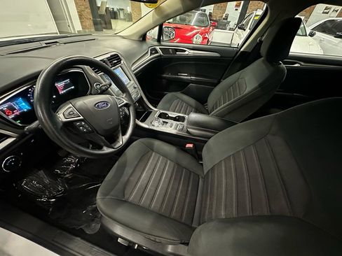 Used 2020 Ford Fusion SE FWD image 10