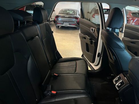 Used 2024 Kia Sorento S image 38