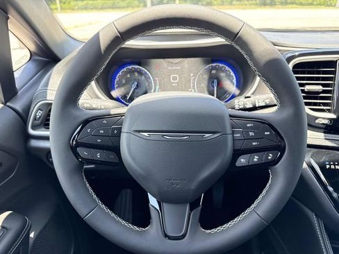 New 2027 Chrysler Pacifica Limited FWD image 20