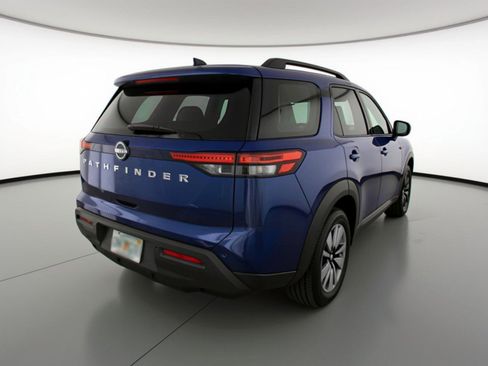 Used 2025 Nissan Pathfinder SV image 9