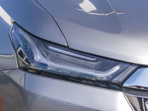 Used 2023 Chevrolet Traverse LT FWD image 4