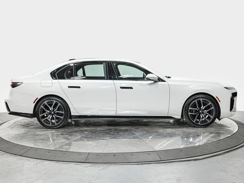 Used 2025 BMW 740i xDrive w/ Premium Package AWD/4WD image 8