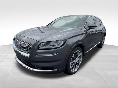 Used 2023 Lincoln Nautilus Reserve AWD/4WD image 2