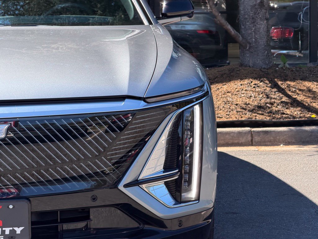Used 2024 Cadillac Lyriq Luxury AWD/4WD image 5