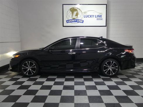 Used 2020 Toyota Camry SE w/ Convenience Package FWD image 7