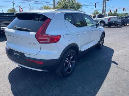 Used 2023 Volvo XC40 B5 Plus AWD/4WD image 14