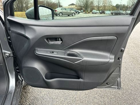 New 2025 Nissan Kicks SR image 14