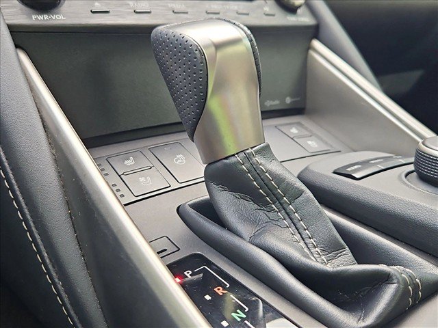 Used 2019 Lexus IS 300 F Sport w/ F Sport Package RWD image 12