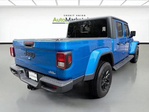 Used 2023 Jeep Gladiator Sport AWD/4WD image 7