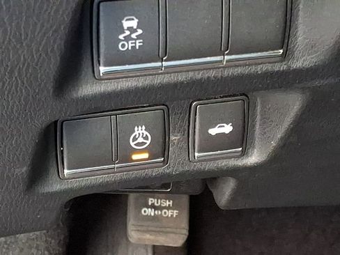 Used 2016 INFINITI Q70 3.7 image 26