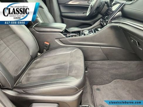 Used 2023 Jeep Grand Cherokee Altitude AWD/4WD image 15