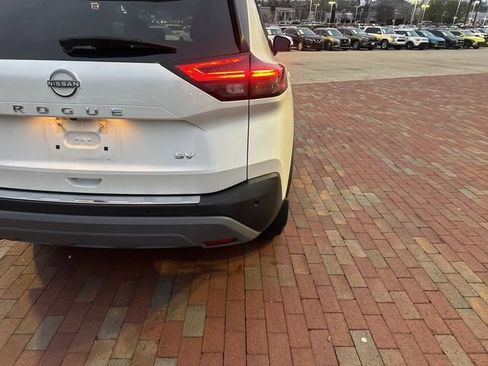 Used 2022 Nissan Rogue SV w/ SV Premium Package image 10