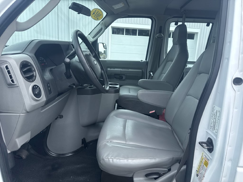 Used 2014 Ford E-250 and Econoline 250 Extended w/ Power Group RWD image 10