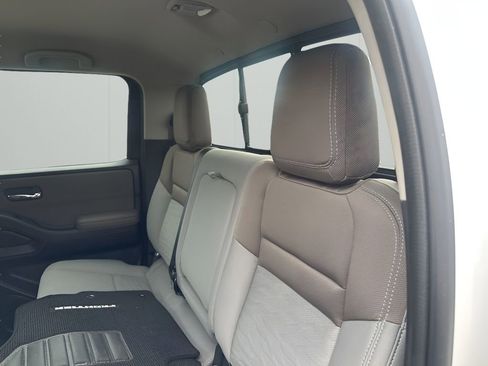 Used 2022 Nissan Frontier SV image 19