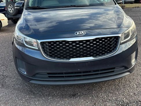 Used 2015 Kia Sedona LX w/ LX Convenience Package image 10