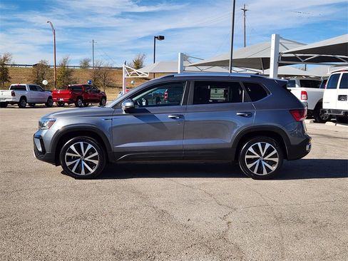 Used 2024 Volkswagen Taos SE image 4