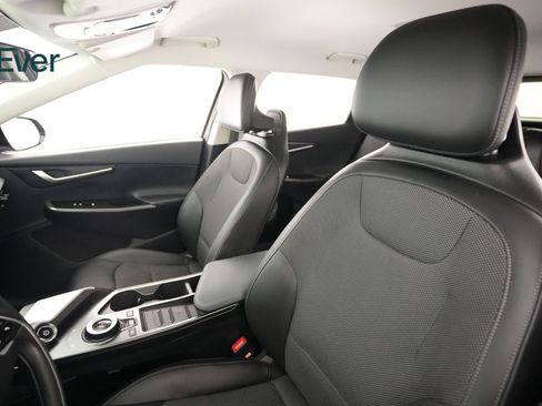 Used 2024 Kia EV6 Light RWD image 4