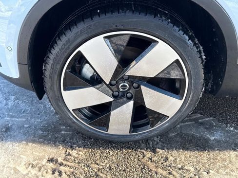 Certified 2024 Volvo C40 P8 Recharge Ultimate image 10