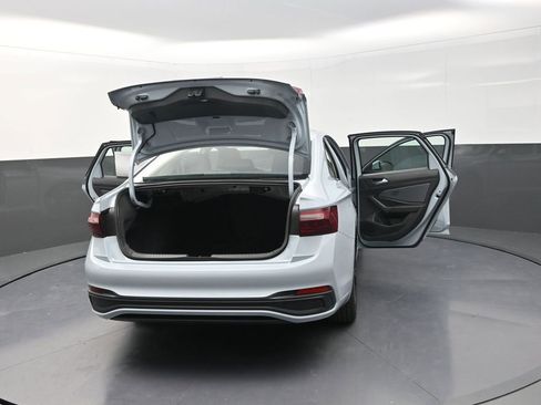 New 2026 Volkswagen Jetta SE FWD image 33