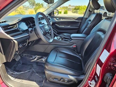 Used 2023 Jeep Grand Cherokee 4WD 4xe image 16