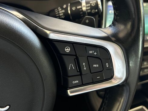 Used 2019 Jaguar F-PACE Prestige image 31