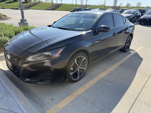 Used 2024 Nissan Altima 2.5 SR AWD/4WD image 1