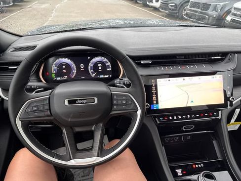 New 2026 Jeep Grand Cherokee Limited w/ Limited Altitude Package AWD/4WD image 10