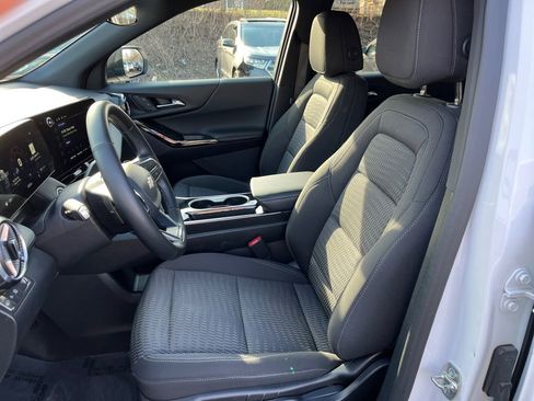 Used 2025 Chevrolet Equinox LT image 9