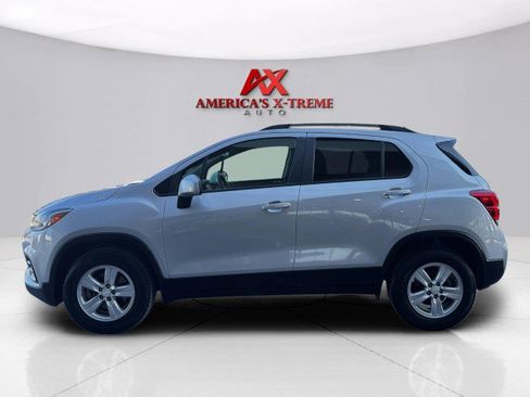 Used 2021 Chevrolet Trax LT w/ Driver Confidence Package image 2