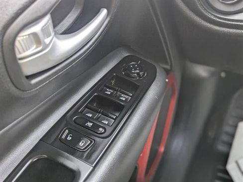 Used 2023 Jeep Renegade Trailhawk AWD/4WD image 35