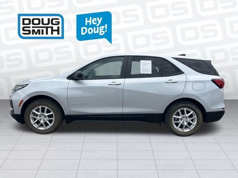 Used 2022 Chevrolet Equinox LS AWD/4WD image 3