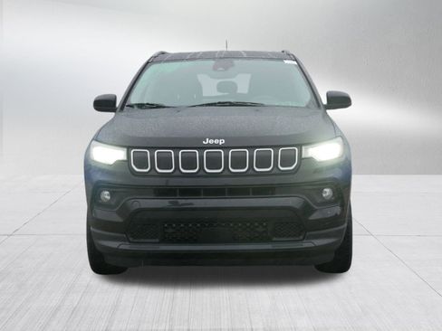 Used 2022 Jeep Compass Latitude image 2