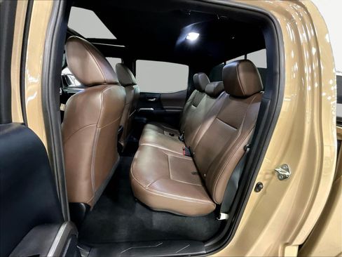 Used 2017 Toyota Tacoma Limited w/ Tow Package AWD/4WD image 23