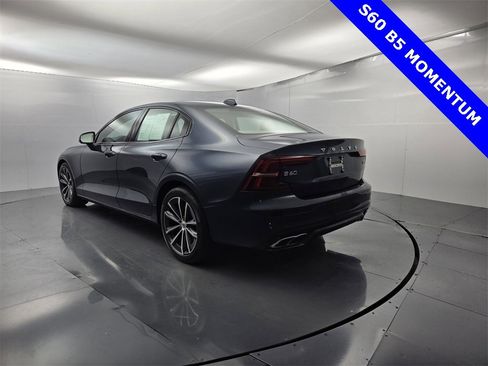 Used 2022 Volvo S60 B5 Momentum image 5