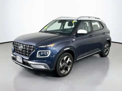 Used 2022 Hyundai Venue Limited FWD image 2