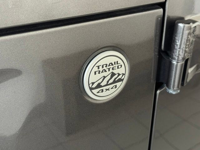 Used 2020 Jeep Gladiator Overland AWD/4WD image 36