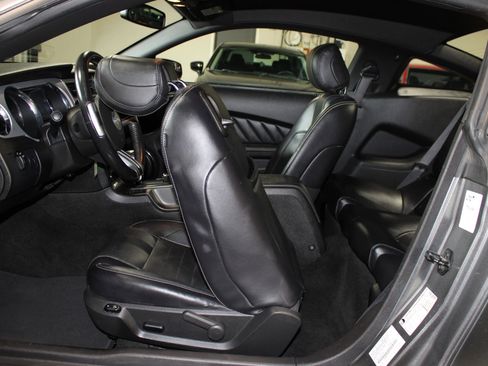 Used 2013 Ford Mustang Premium image 17